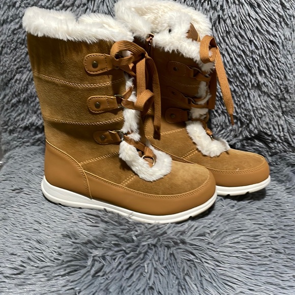 DSG Arctic Storm tan snow boots in suede and faux fur. - Picture 2 of 8